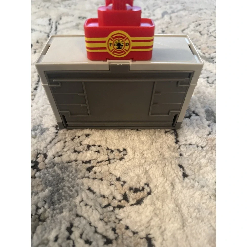 VINTAGE MATCHBOX FIRE DEPARTMENT STATION - Only Pieces Shown 1990